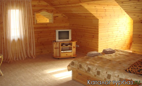 номер Семейный в мансарде