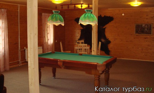 комната отдыха с бильярдом