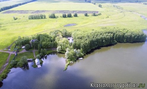 База отдыха Акбаш на берегу большого пруда