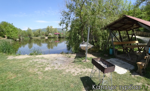 Беседка, гамак, мангал.