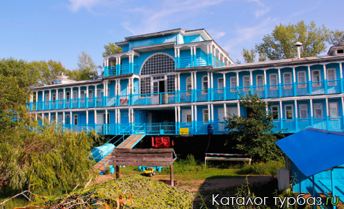 База отдыха «Дебаркадер на суше»