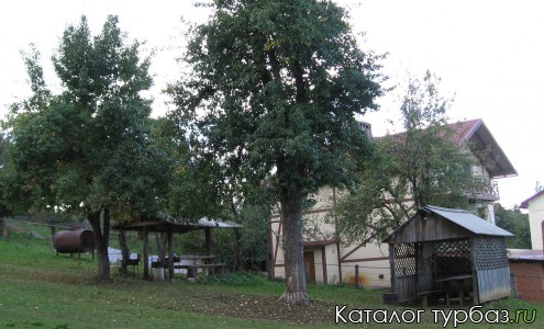 Зона отдыха в саду. КТБ "Золотая подкова"