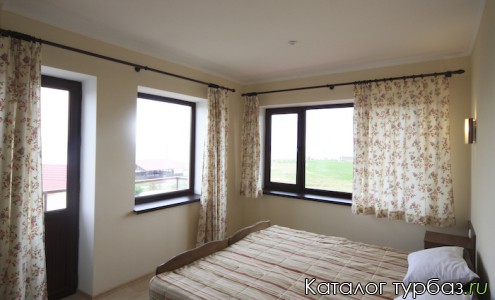 Люкс-спальня с видом на море