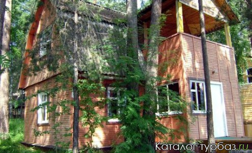 Коттедж номер 8 в летнее время года