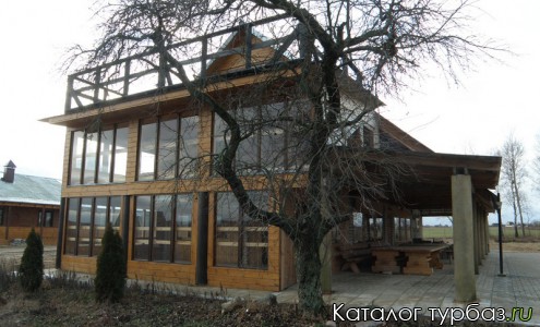 два дома в уединенном месте