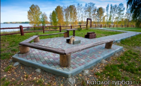 место для костра и коптильня