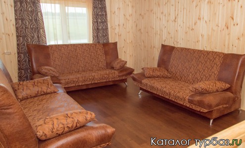 зал дома комплекса Уединение