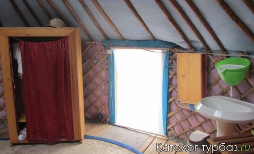 Удобства в юрте: умывальник и раковина