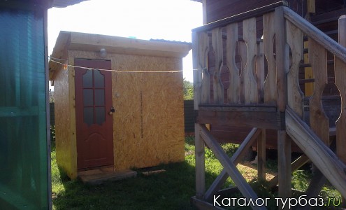 между домами теплый душ