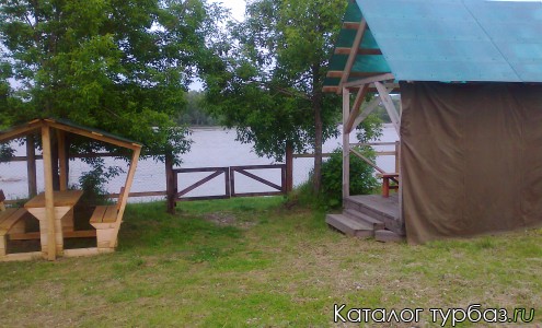 беседки на берегу