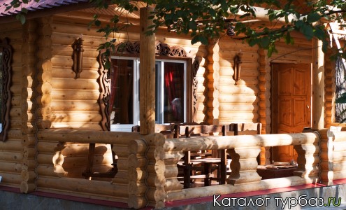 Срубовые дома выполнены в лучших старинных традициях