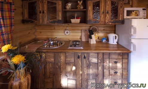 Кухня оборудована всем необходимым для приготовления пищи.