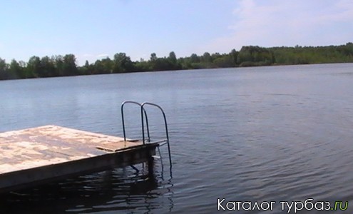 вид озера с пристани