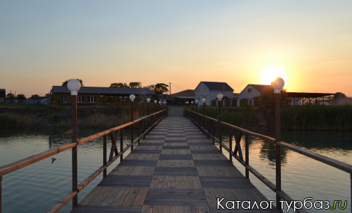 Вид на базу с пирса